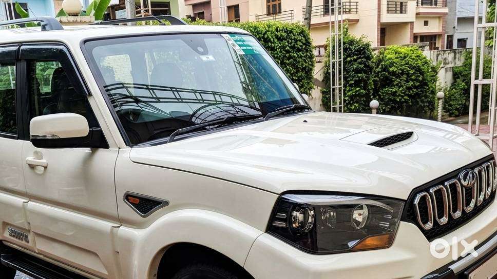 Mahindra Scorpio S10 2017