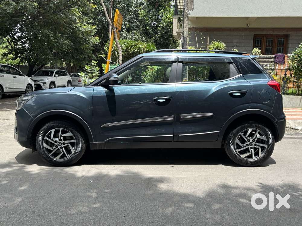 Mahindra Xuv300 1.2 W8 (o) Amt Petrol, 2023, Petrol