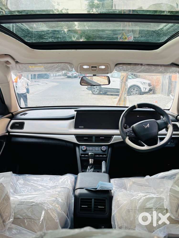 Mahindra Xuv700 2.2 Ax 5 Diesel At 7 Str, 2022, Diesel