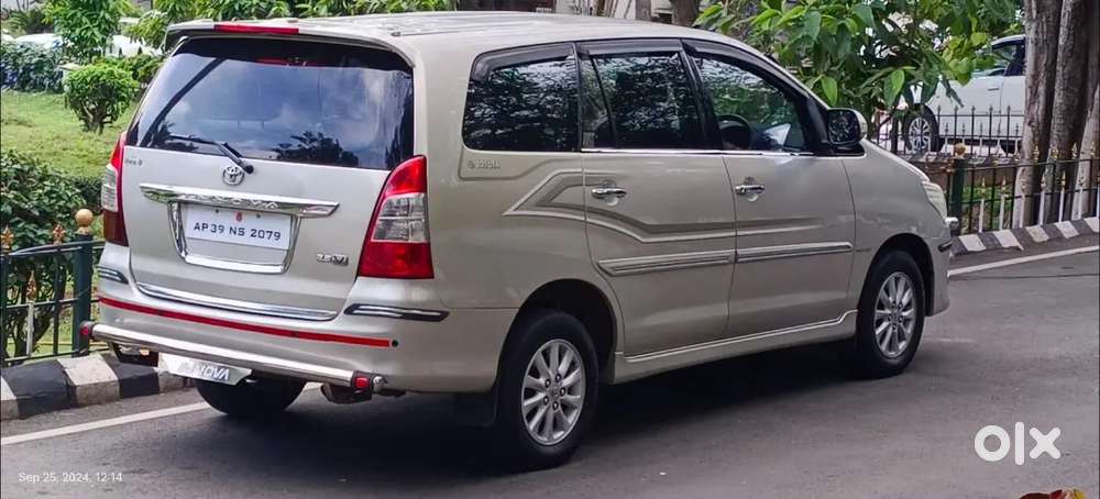 Toyota Innova 2.5 V 2012 Diesel Manual
