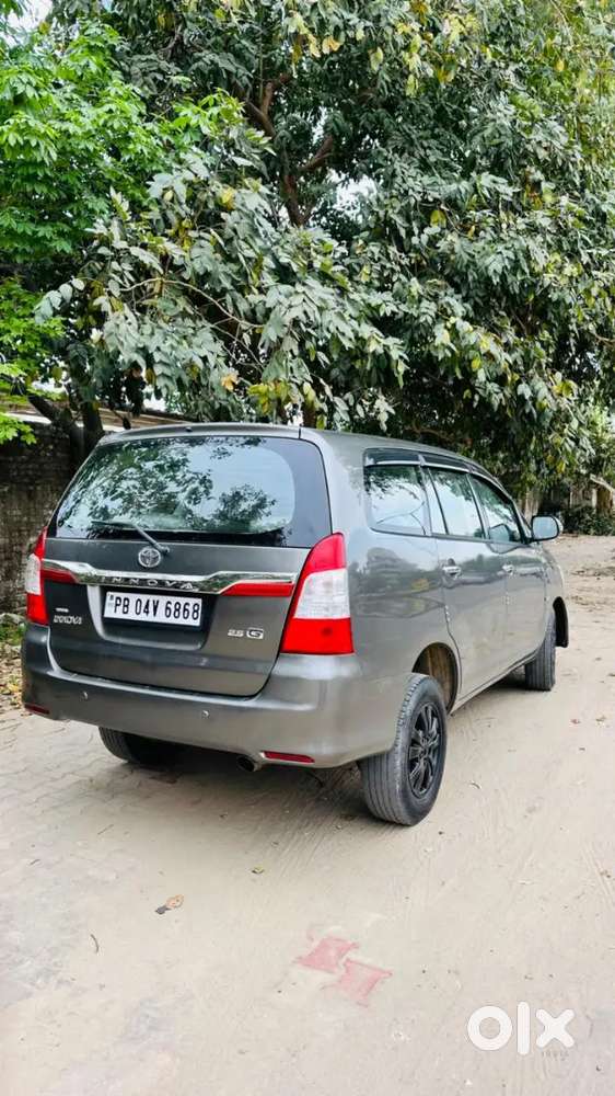 Toyota Innova Crysta 2011 Diesel 92000 Km Driven