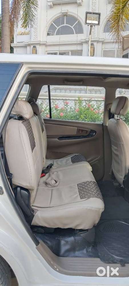 Toyota Innova 2.5 G (diesel) 8 Seater Bs Iv, 2016, Diesel