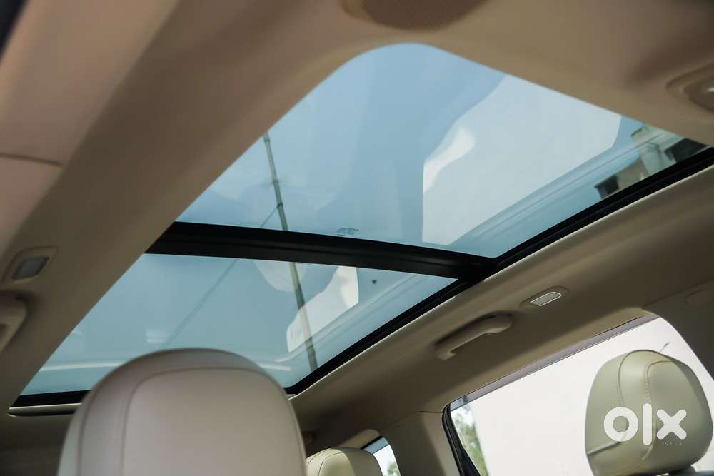 Mahindra Xuv700 Ax7l 6 Str At, 2023, Petrol