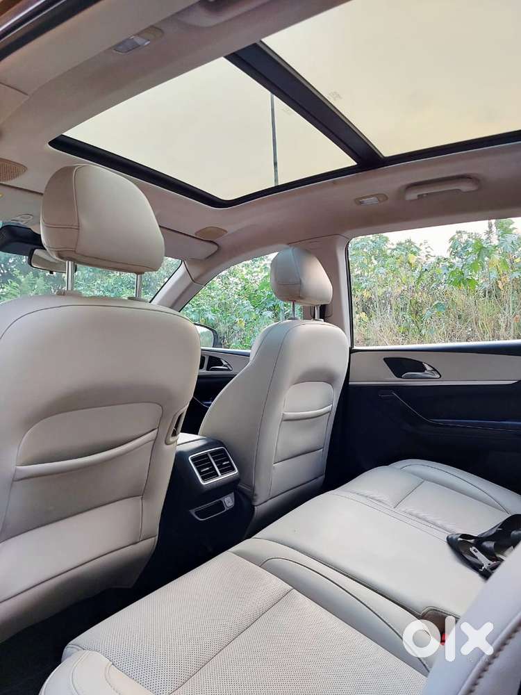 Mahindra Xuv700 2.0 Ax 7 Petrol At Luxury Pack Str, 2021, Petrol