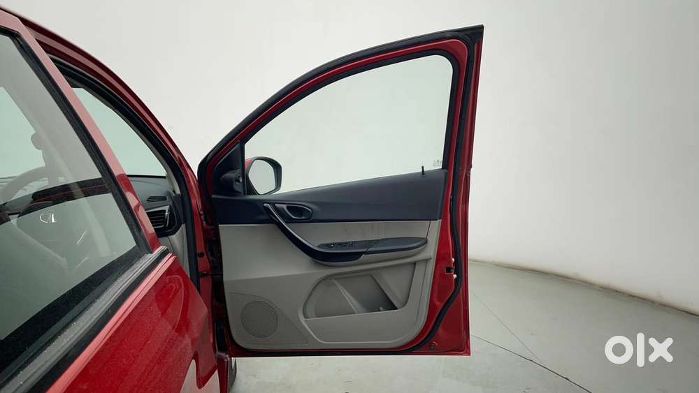 Tata Tiago 1.2 Revotron Xt, 2017, Petrol