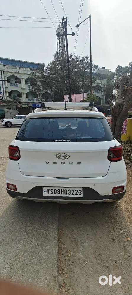 Hyundai Venue 2021 Petrol 145000 Km Driven
