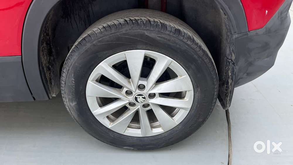 Skoda Kylaq Signature, 2025, Petrol
