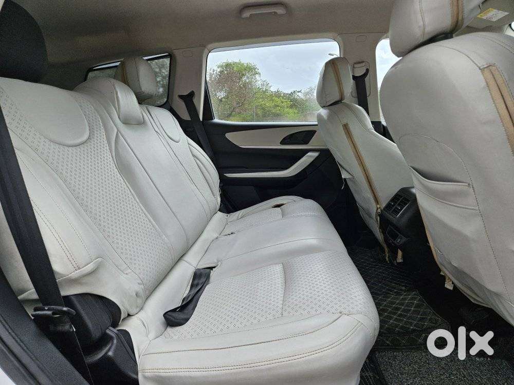 Mahindra Xuv700 2.2 Mx Diesel Mt 5 Str, 2023, Diesel