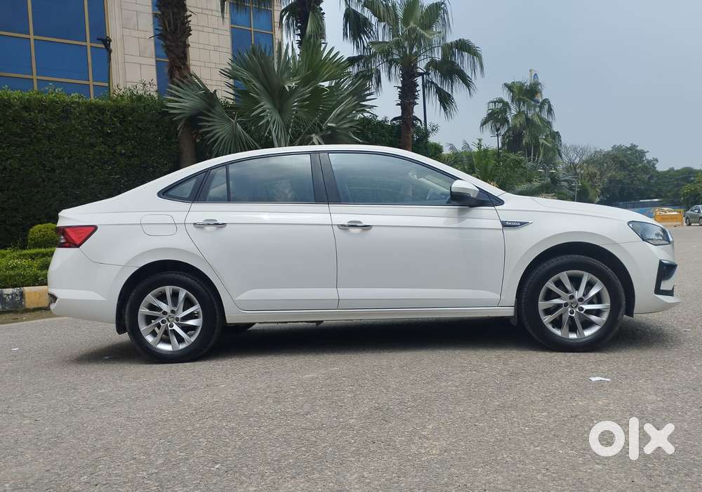 Skoda Slavia 1.0 Ambition Tsi, 2023, Electric