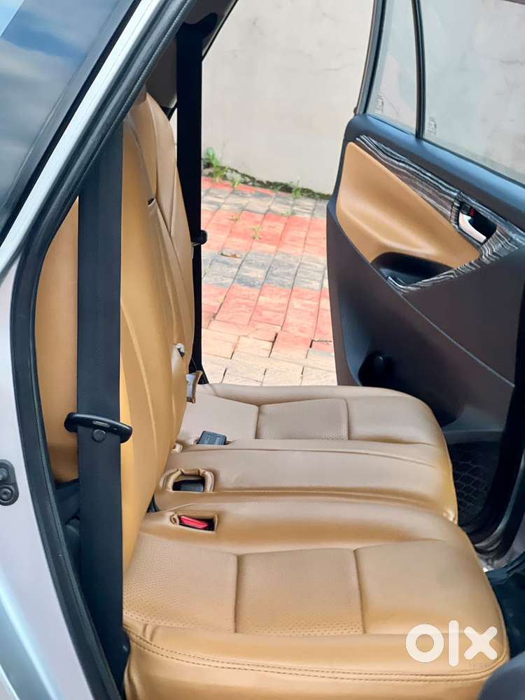 Toyota Innova Crysta 2.4 V 8 Str, 2016, Diesel