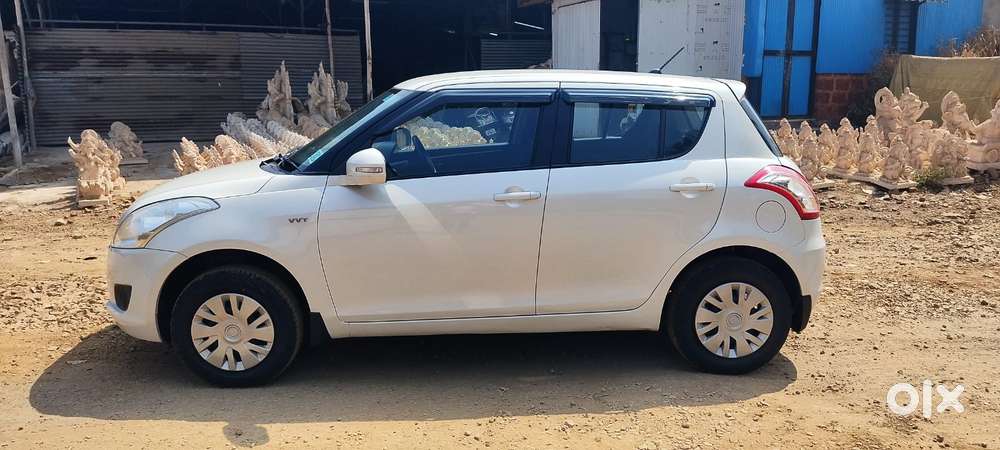 Maruti Suzuki Swift Vxi 1.2 Abs Bs-iv, 2013, Petrol