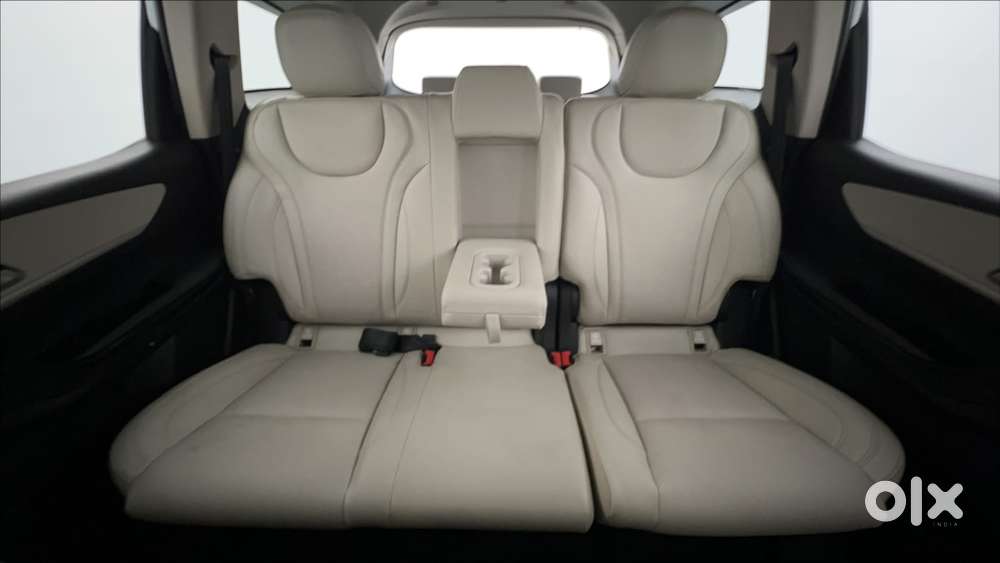Mahindra Xuv700 2.0 Ax 7 Petrol Mt Str, 2022, Petrol