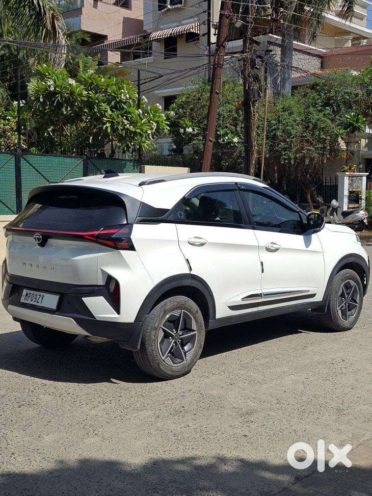 Tata Nexon Creative Plus 1.2 Revotron Petrol 6 Mt, 2023, Cng & Hybri..
