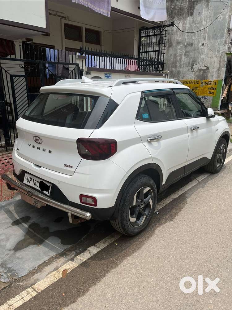 Hyundai Venue Petrol 2019 (automatic With Sun-roof)