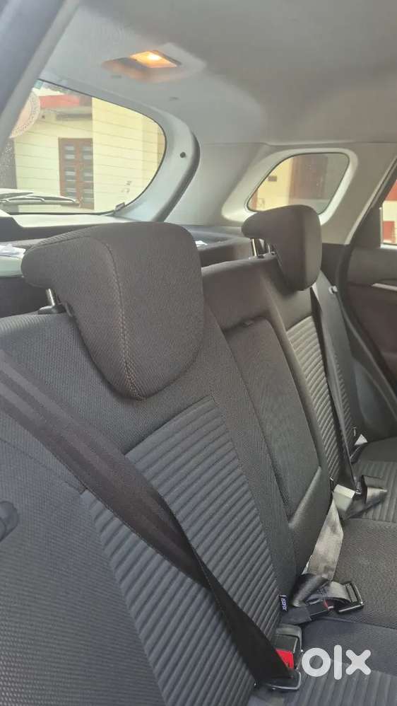 Maruti Breeza Zxi Smart Hybrid Automatic 2023 September