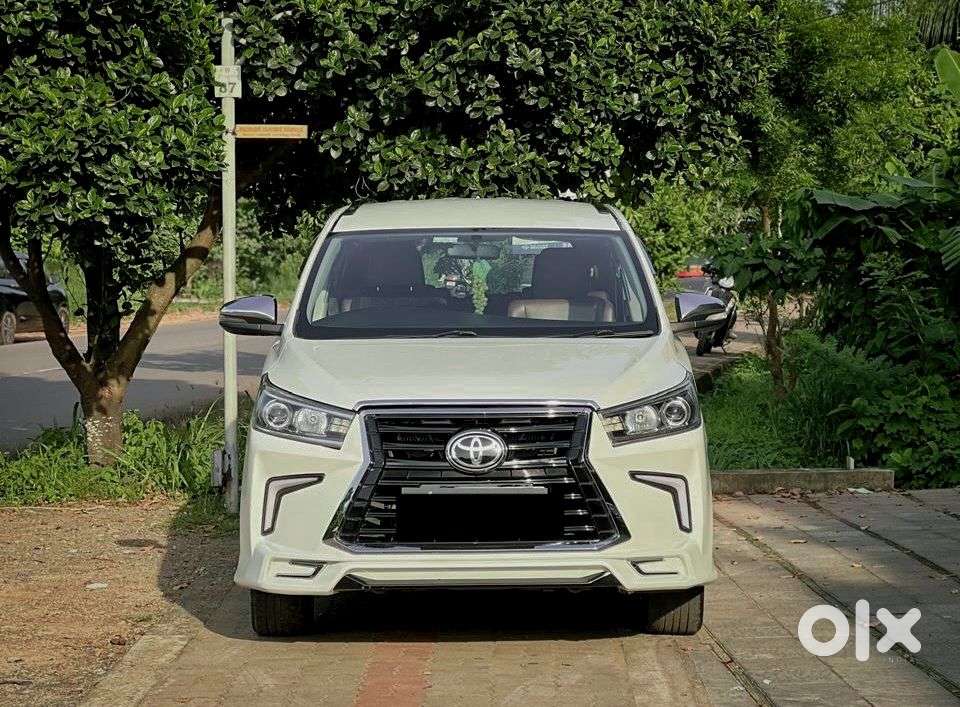 Toyota Innova Crysta 2.8 Zx At 7 Seater, 2016, Diesel
