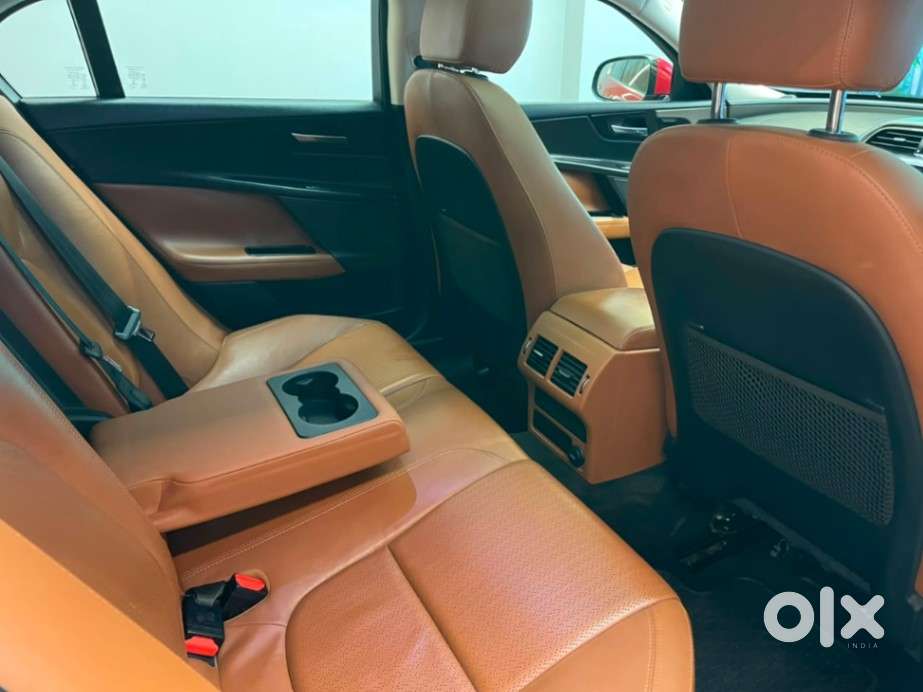 Jaguar Xe Portfolio, 2016, Petrol