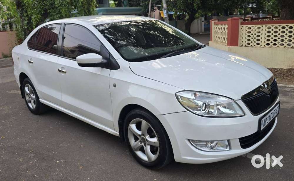 Skoda Rapid 1.6 Mpi Elegance, 2014, Petrol