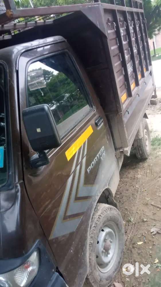 Piyaje 700 Hollywood Good Condition Gadi