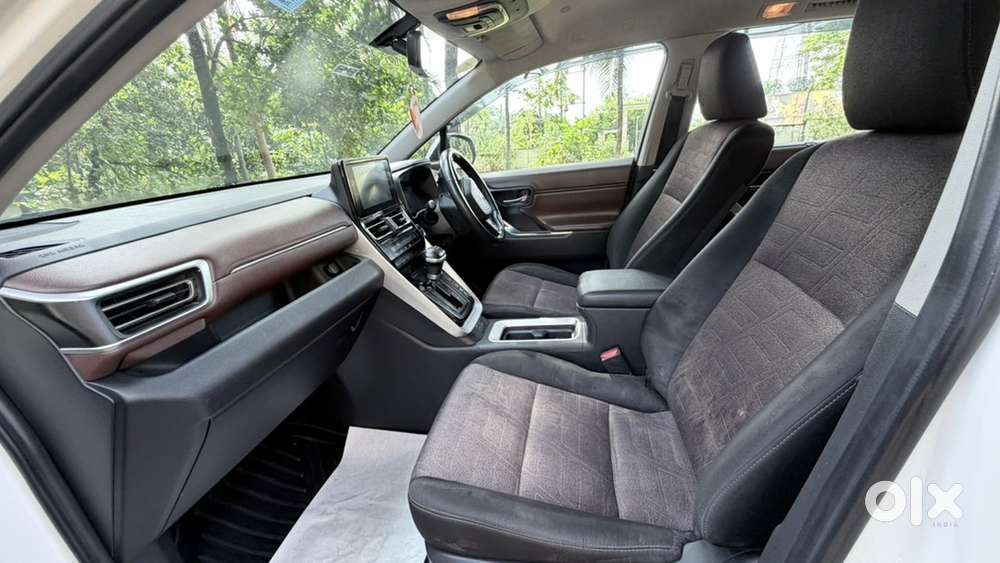 Toyota Innova Hycross Hybrid 2023