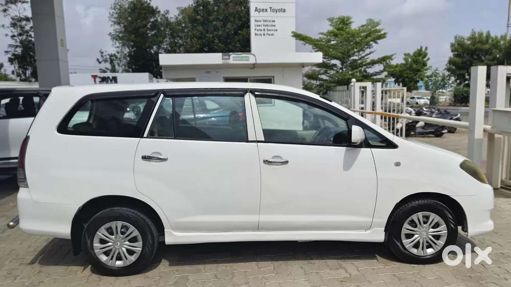 Toyota Innova 2.5 E 8 Str, 2010, Diesel