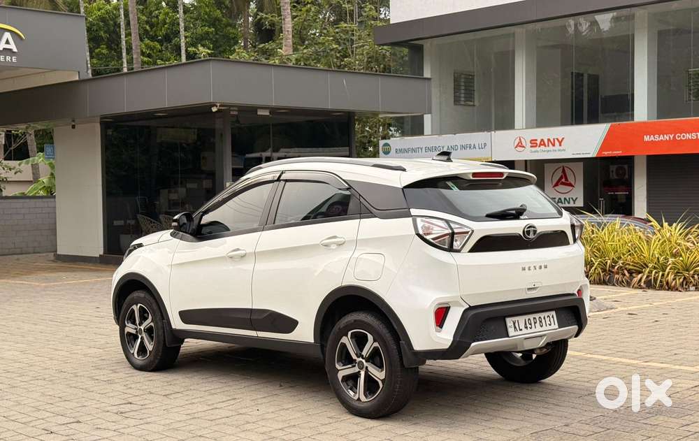Tata Nexon 1.2 Revotron Xza Plus, 2023, Petrol