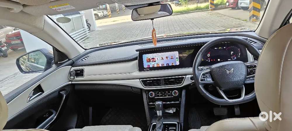 Mahindra Xuv700 Ax7l P At  2.0 2023