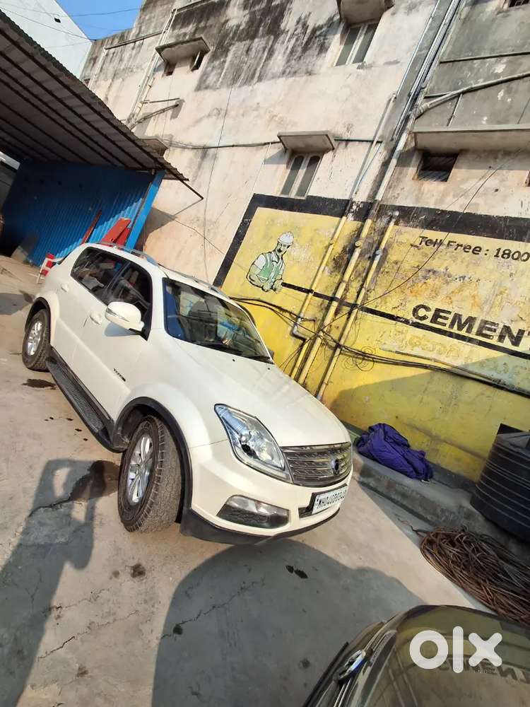 Mahindra Rexton 2013