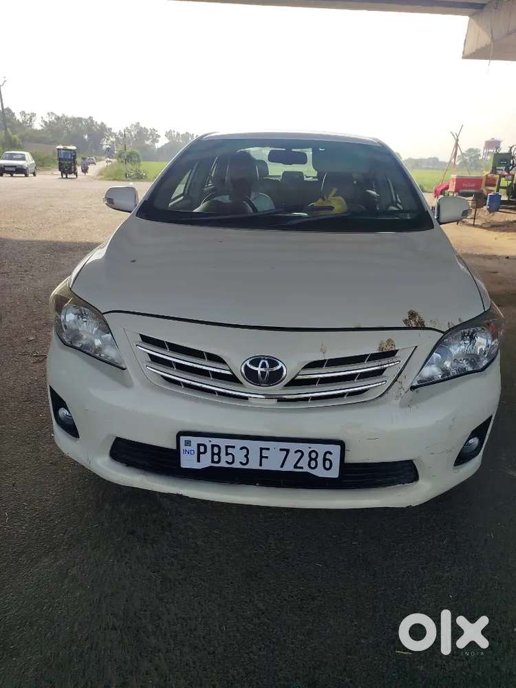 Toyota Corolla Altis 2011 Manual Car