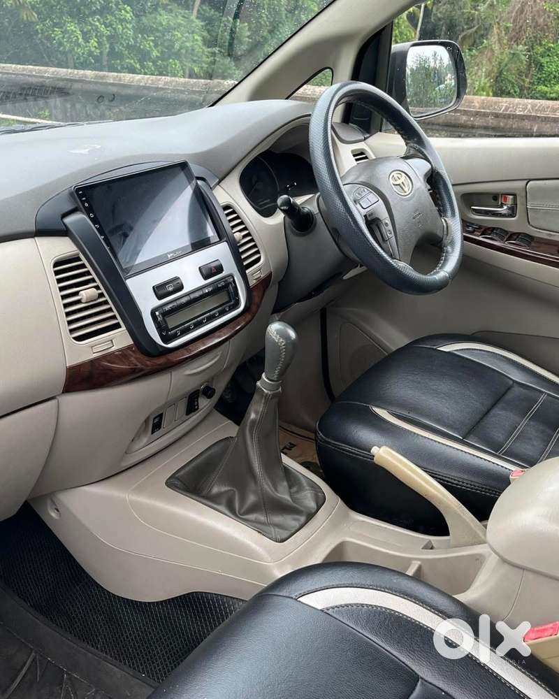 Toyota Innova 2012