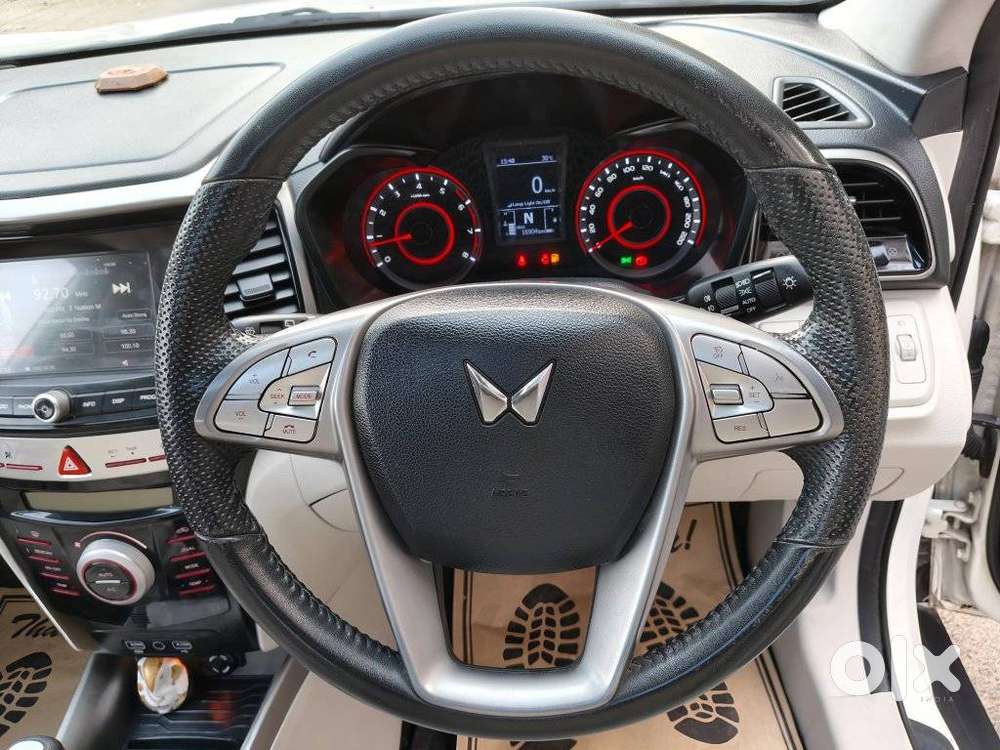 Mahindra Xuv300 1.2 W8 (o) Amt Petrol, 2023, Petrol