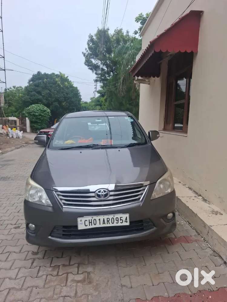 Army Officer Driven Toyota Innova Diesel 2013