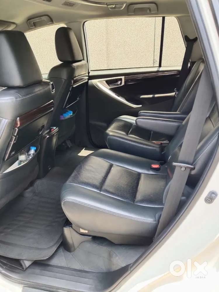 Toyota Innova Crysta - 2.4zx Mt