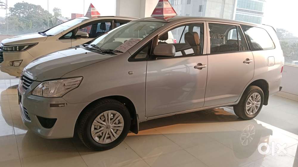 Toyota Innova 2.5 G (diesel) 8 Seater Bs Iv, 2015, Diesel