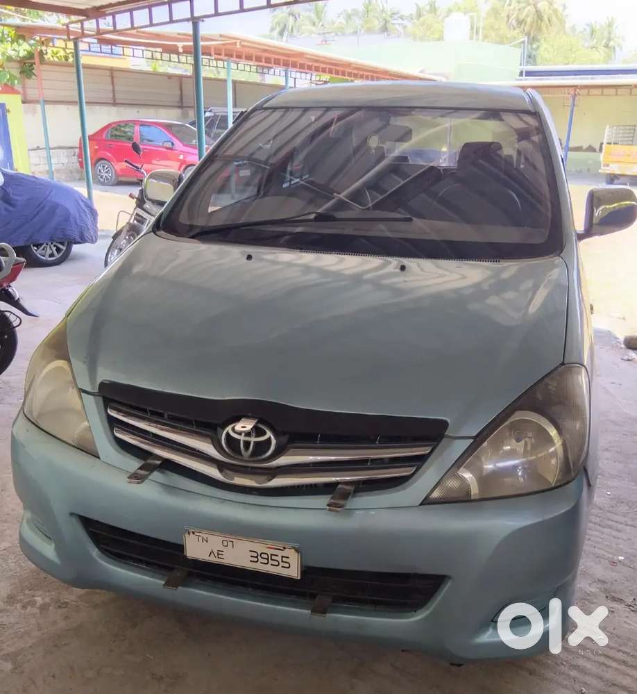 Toyota Innova 2005 Petrol Car
