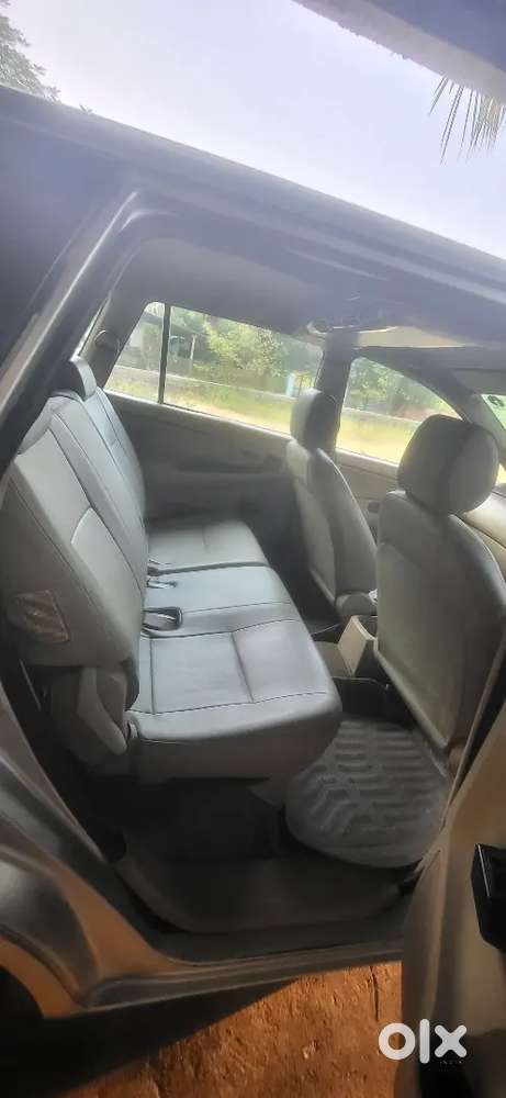 Toyota Innova 2.5g 8 Seater