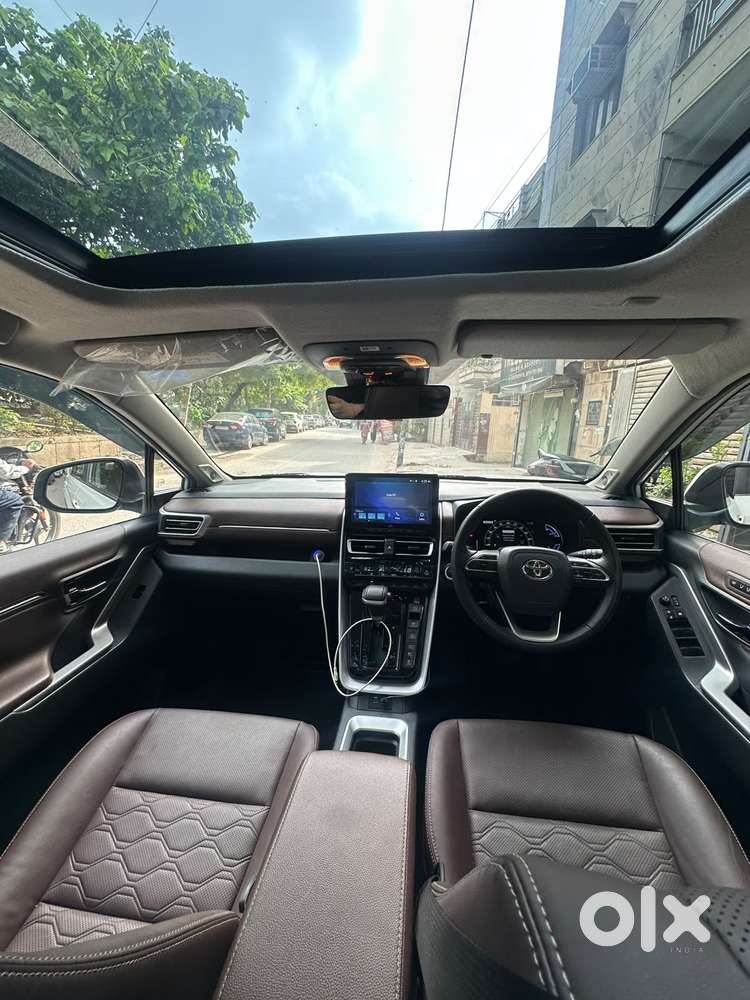 Toyota Innova Hycross 2.0 Zx (o) Hybrid 7 Str, 2025, Petrol