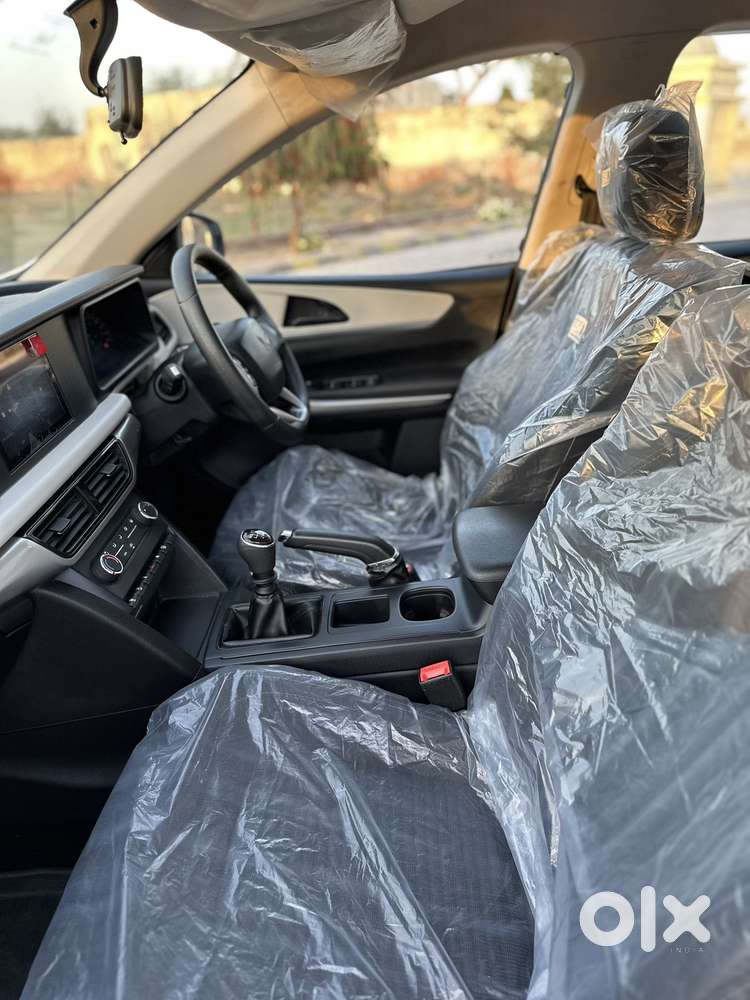 Mahindra Xuv700 Mx Diesel Mt 5 Str (e), 2022, Diesel