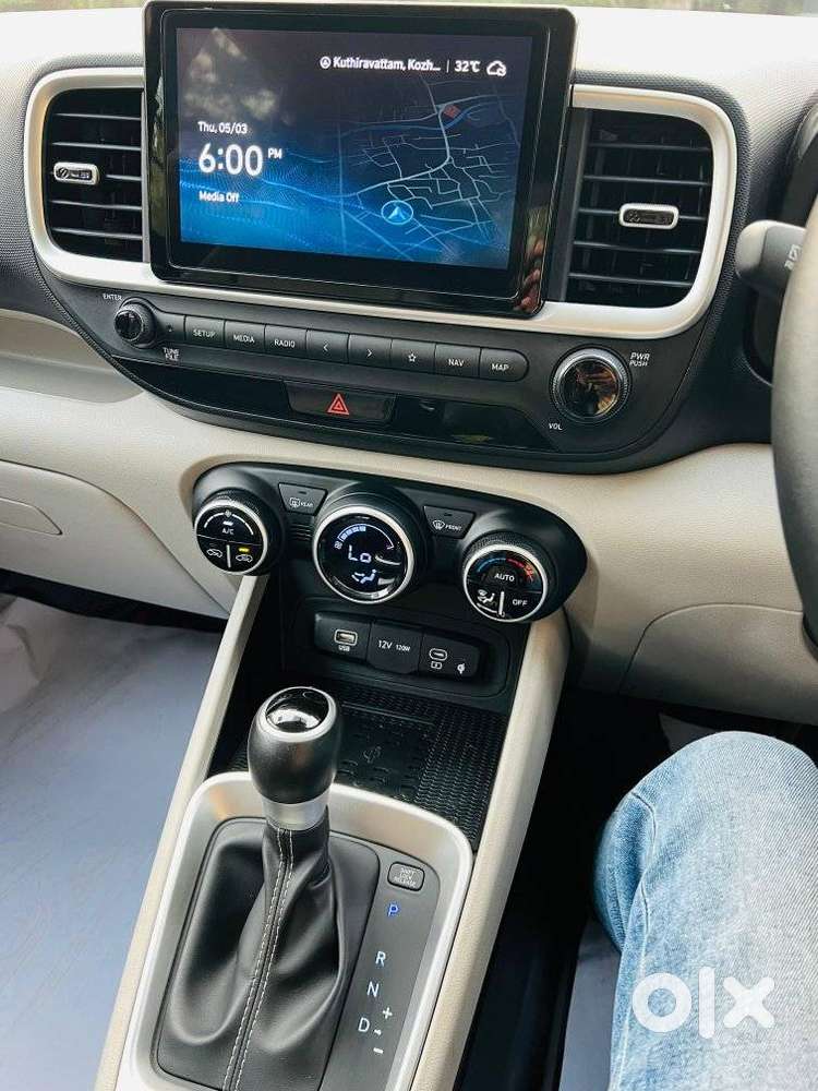 Hyundai Venue 1.0 Sx (o) Turbo Dct, 2023, Petrol