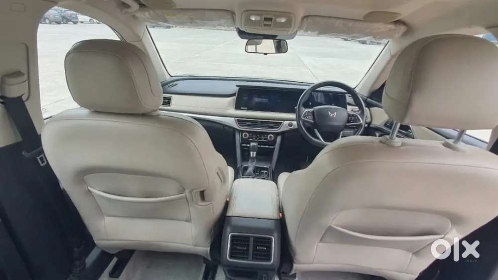 Mahindra Xuv700 Top End Luxury