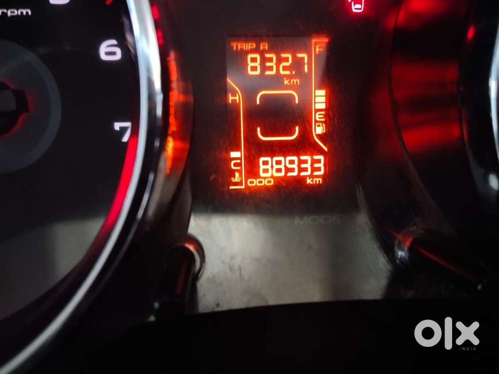 Mahindra Tuv 300 T10 Dual Tone, 2017, Diesel