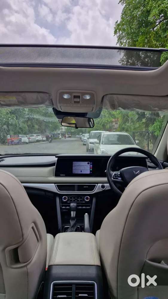 Mahindra Xuv700 2.0 Ax 7 Petrol At Str, 2022, Petrol