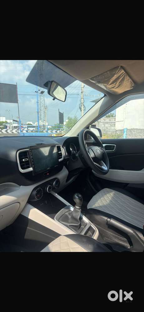 Hyundai Venue E, 2022, Petrol