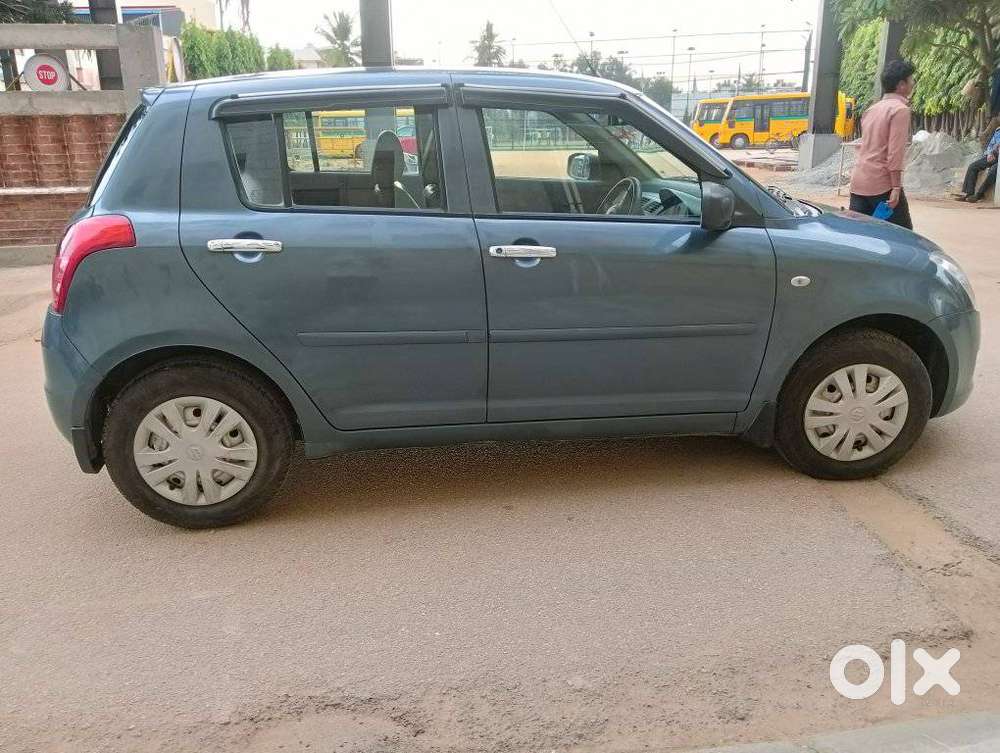 Maruti Suzuki Swift Vxi + Manual, 2011, Petrol