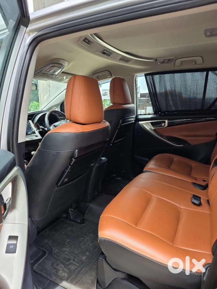Toyota Innova Crysta [2020-ongoing] 2.4 Vx 8 Str, 2025, Diesel