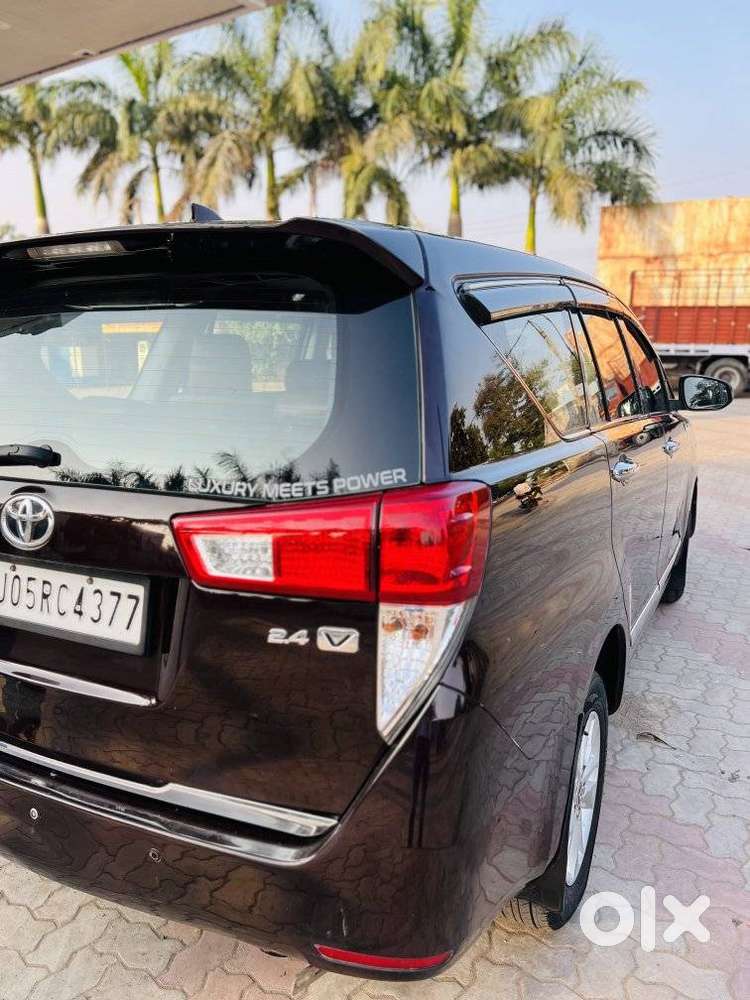 Toyota Innova Crysta 2.4 V 8 Str, 2017, Diesel