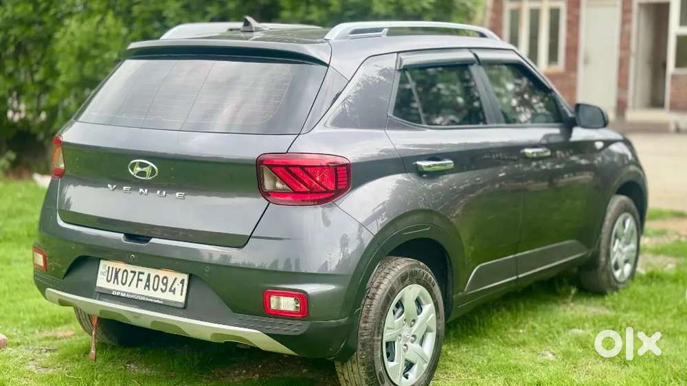 Hyundai Venue 2021 Petrol Well Maintained
