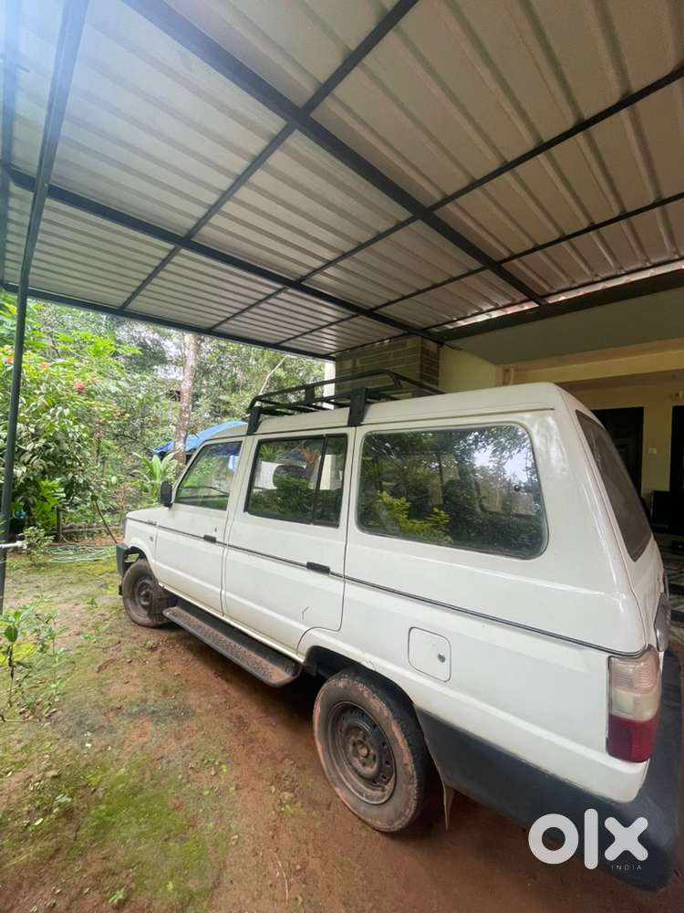 Toyota Qualis 2004 Diesel 400000 Km Driven