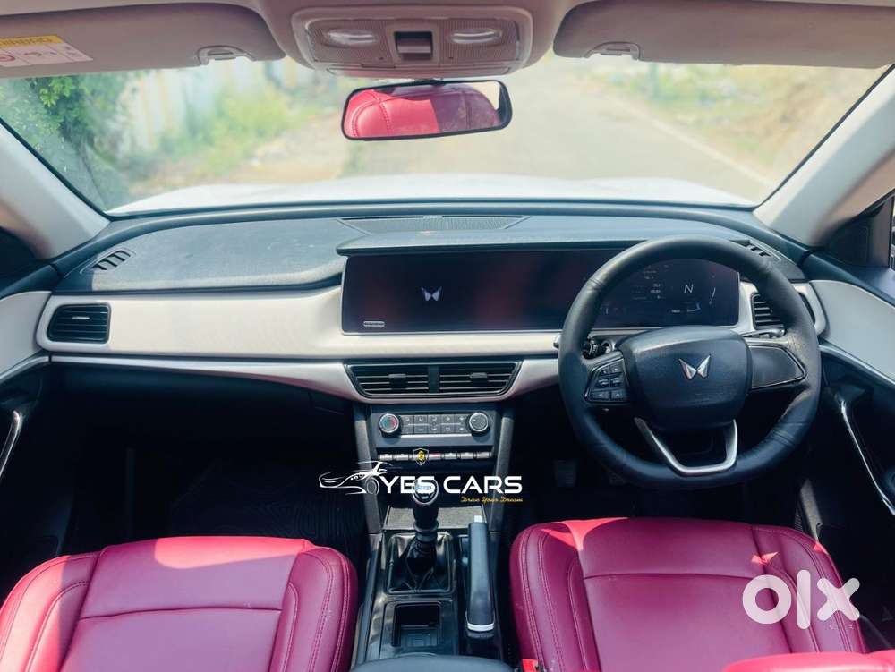 Mahindra Xuv700 2.0 Ax 5 Petrol Mt 7 Str, 2022, Petrol