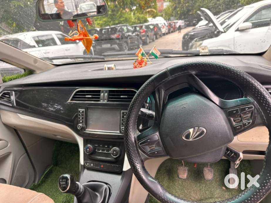 Mahindra Marazzo M6, 2018, Diesel